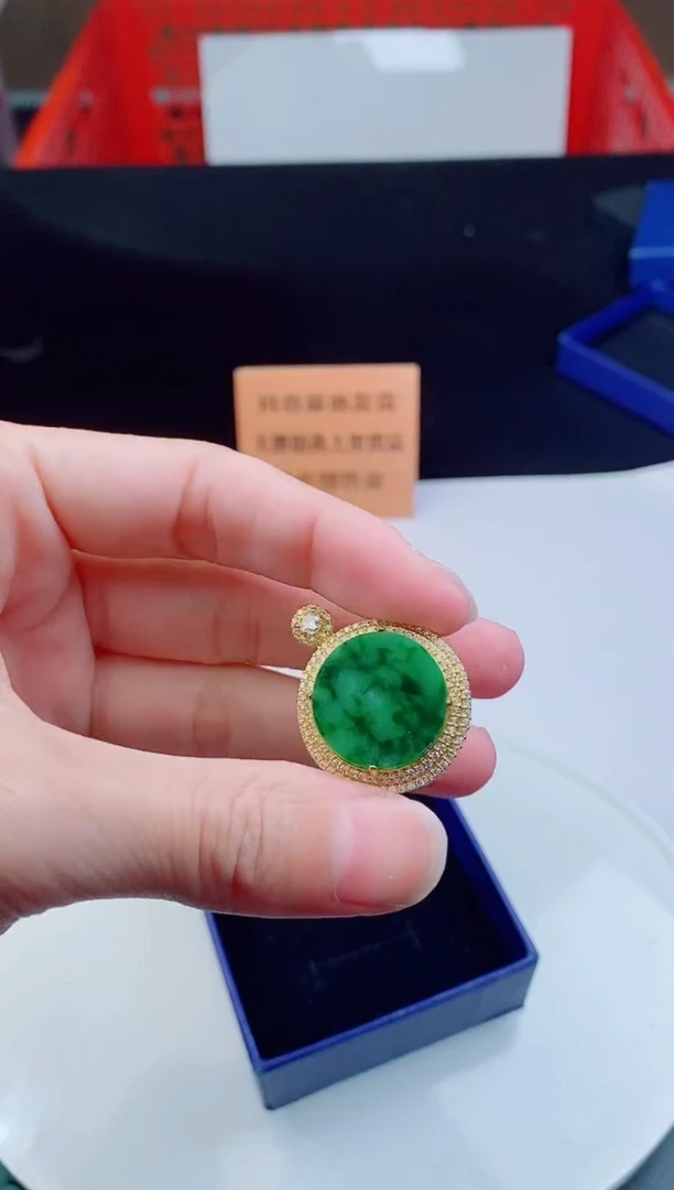 颈饰未镶嵌翡翠    ·