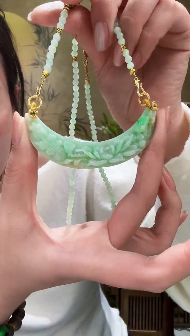 颈饰未镶嵌翡翠吊坠