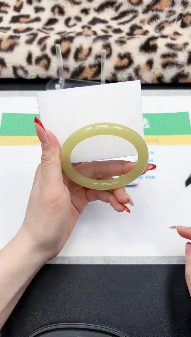 【闪购商品】石英质玉手镯未镶嵌157-59