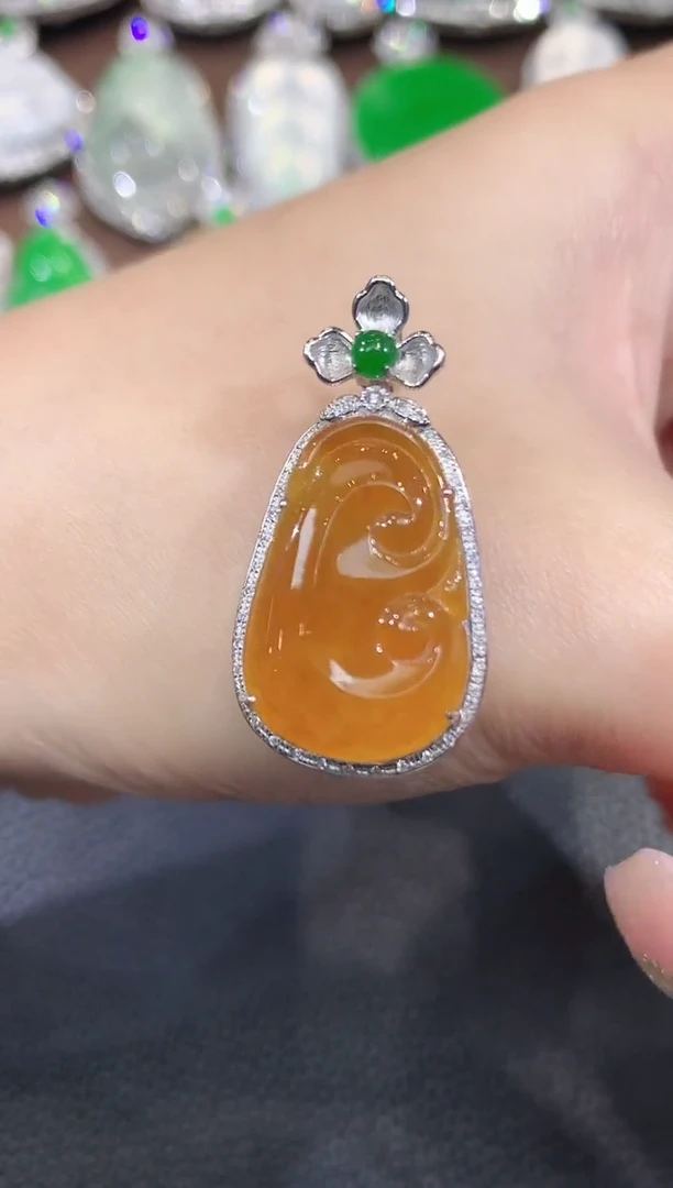 吊坠(不含链)18K金镶嵌翡翠C28