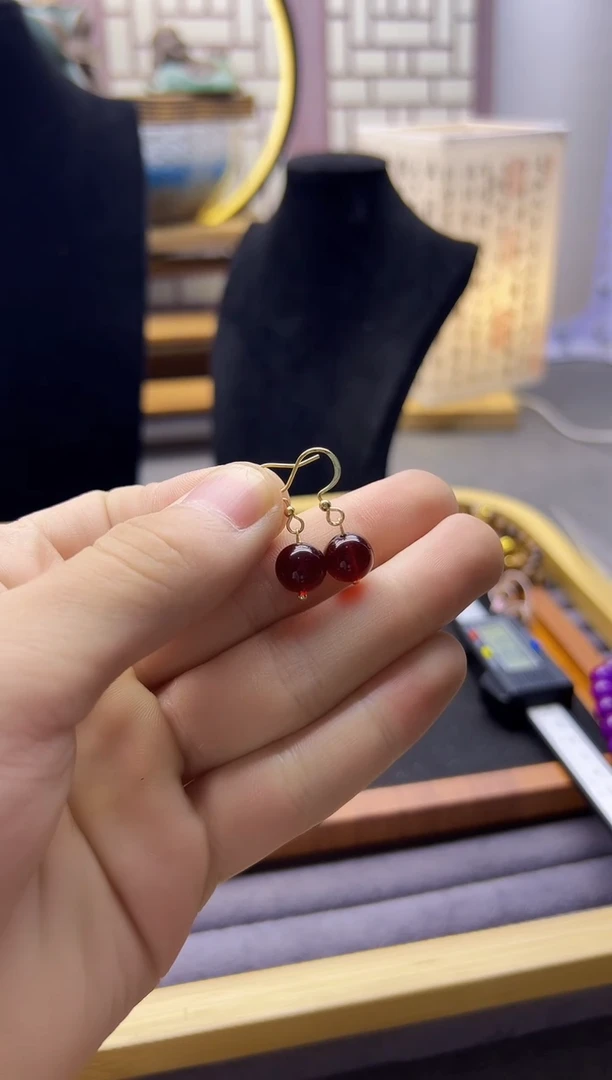 【闪购商品】血珀耳饰14K金镶嵌E29