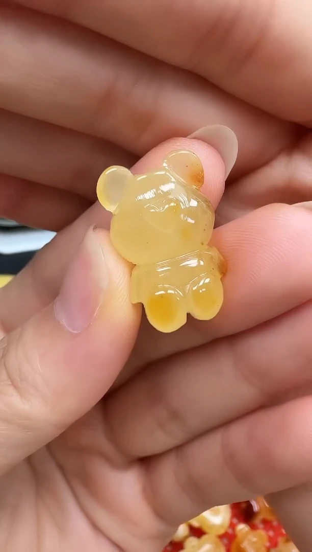 未镶嵌琥珀裸石如图
