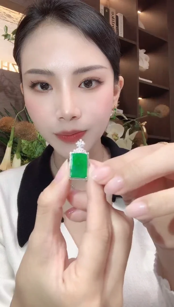 吊坠(不含链)18K金镶嵌翡翠A27