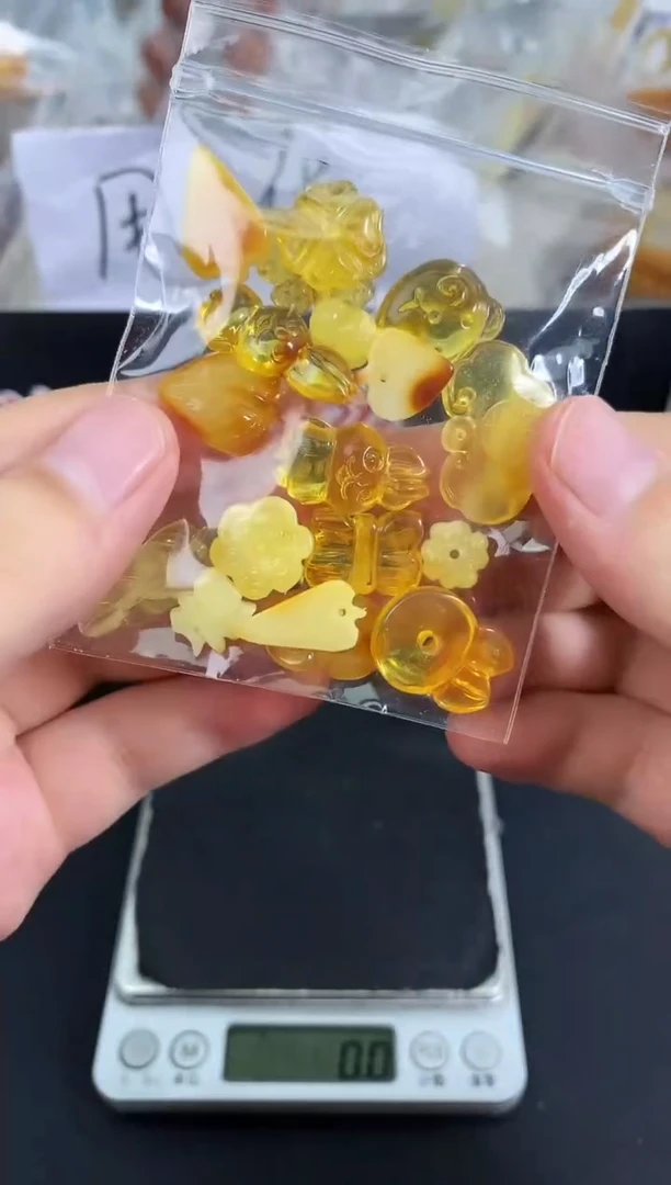 蜜蜡未镶嵌珠宝奇石72