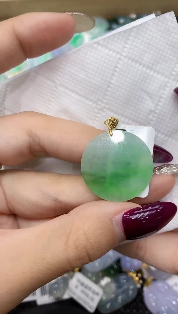 翡翠18K金镶嵌颈饰111111111111