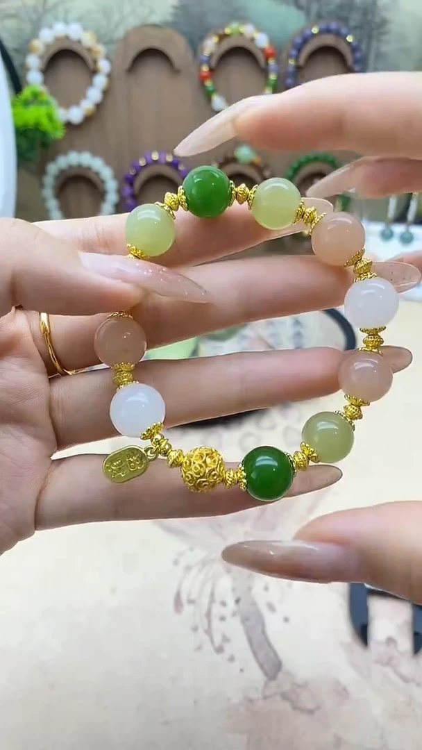 未镶嵌和田玉手饰1
