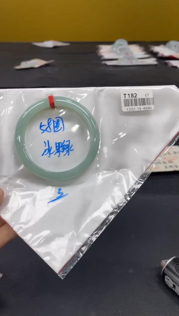 未镶嵌手镯翡翠翡翠手镯