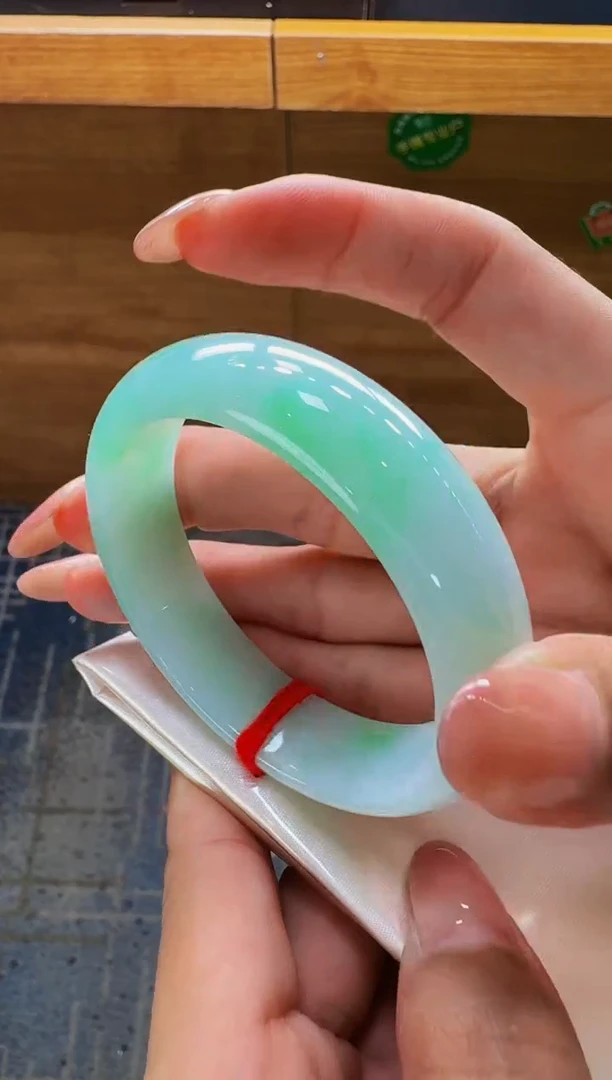 翡翠手镯（圆镯）未镶嵌翡翠手镯39