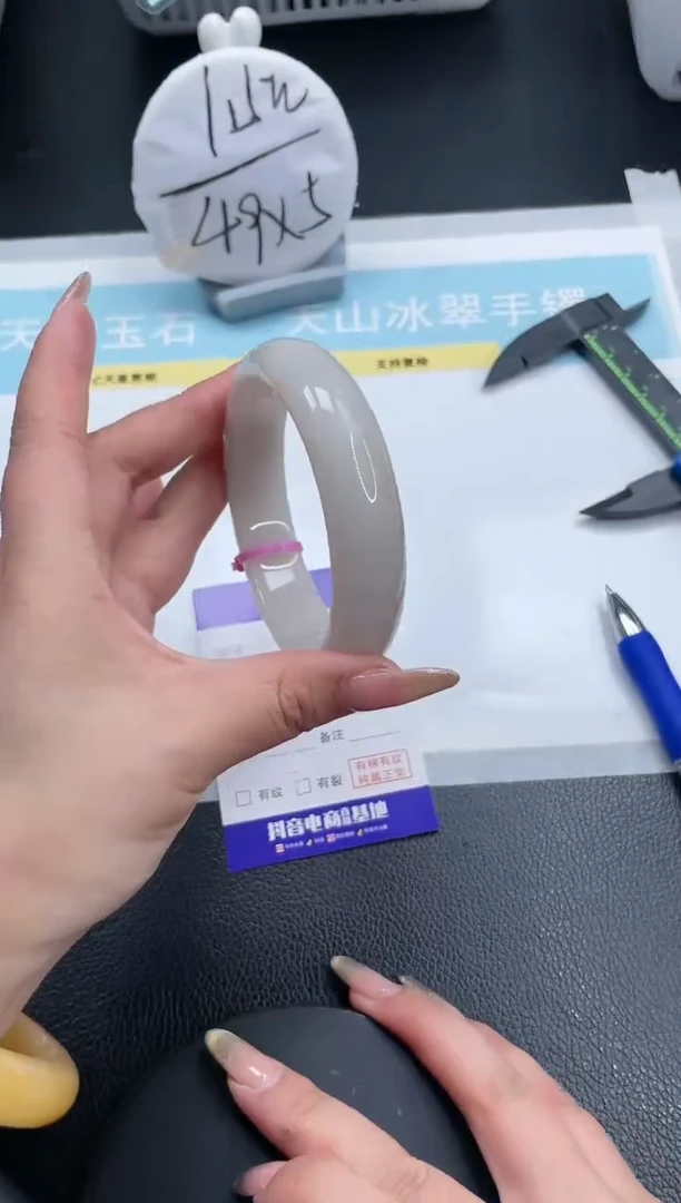 【闪购商品】石英质玉手镯未镶嵌18S181-62