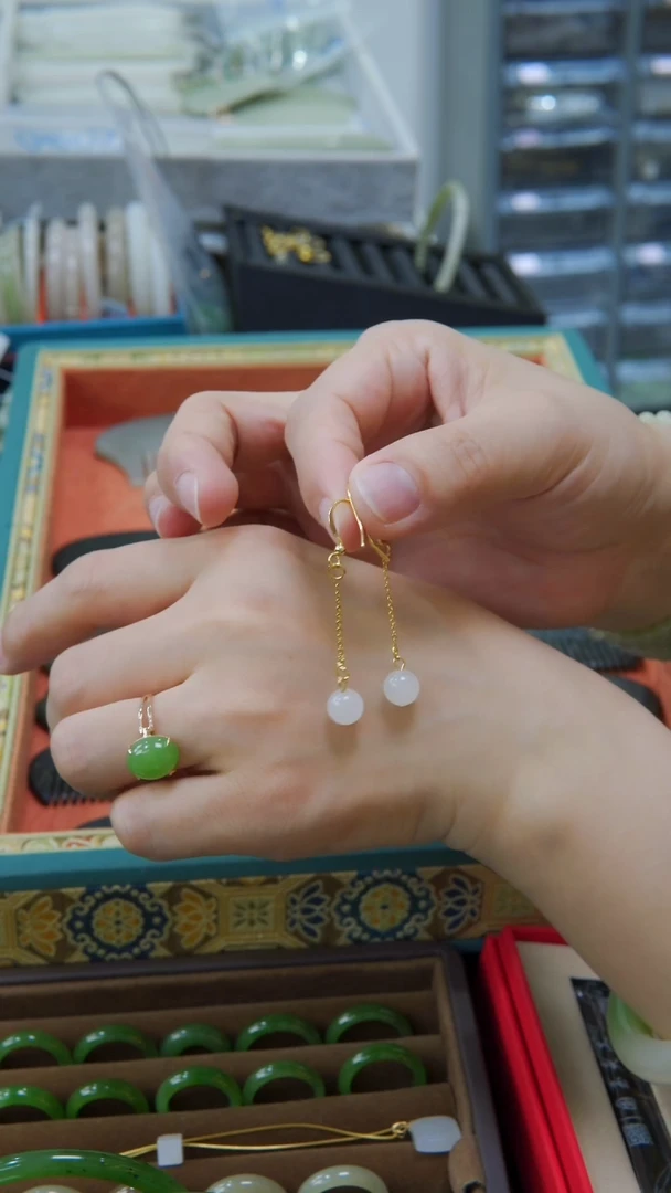 和田玉银S925镶嵌耳饰s925银镶嵌 白玉珠子耳饰