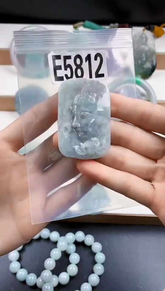 颈饰未镶嵌翡翠天然翡翠吊坠挂件