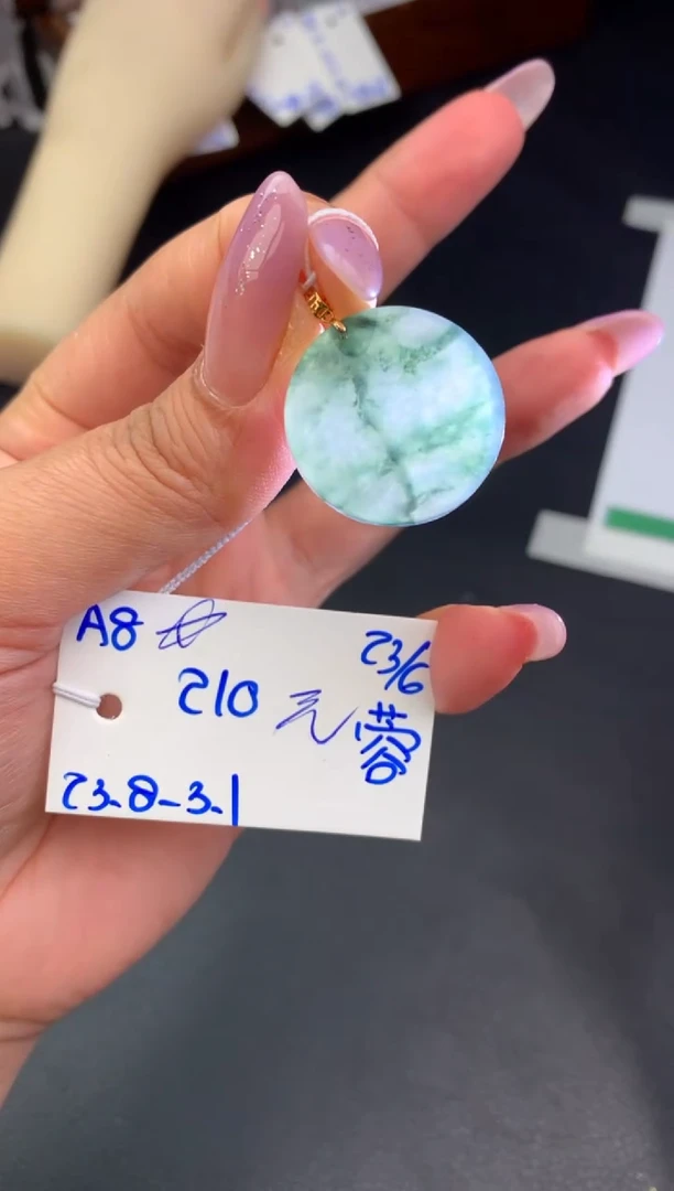 翡翠未镶嵌颈饰吊坠