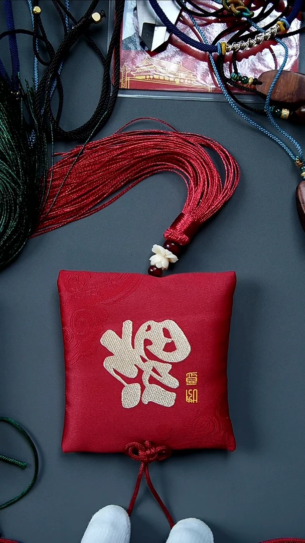 吊坠黄花梨/降香黄檀莉香包海黄老料原材料车挂特价