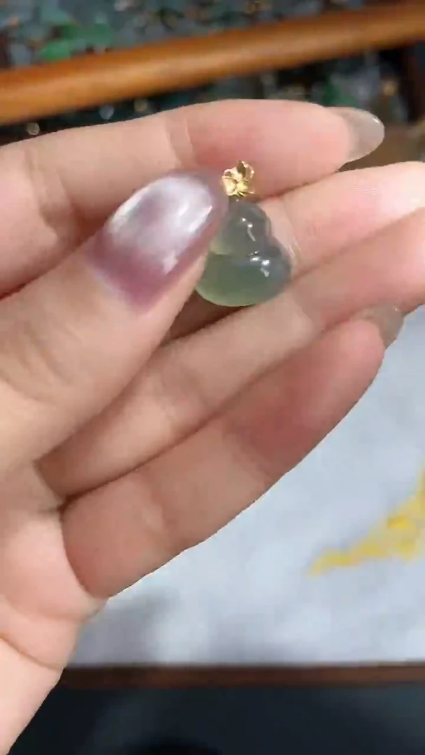 颈饰18K金镶嵌翡翠2025121401