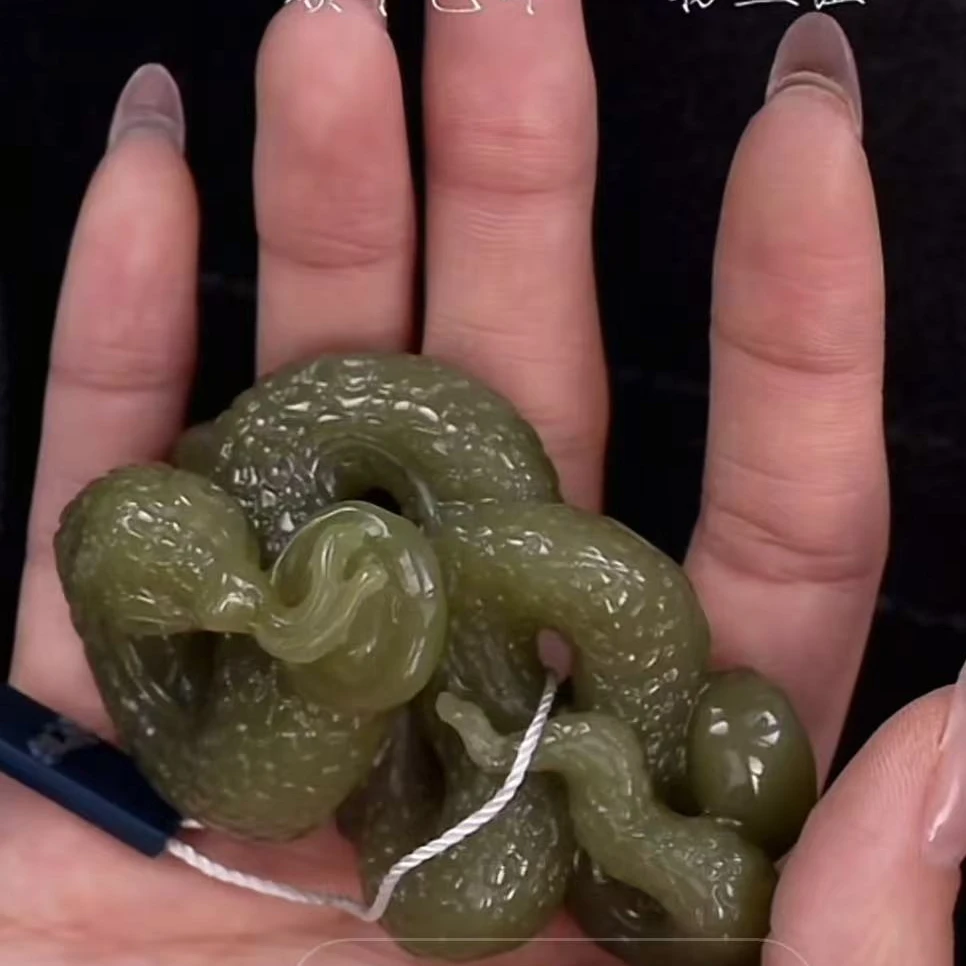 清代和田玉黄玉蛇