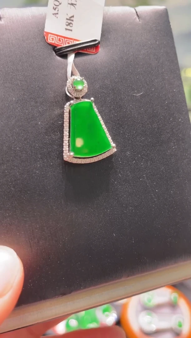 【闪购商品】翡翠颈饰18K金镶嵌A19天然A货翡翠