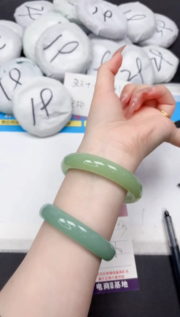 未镶嵌手镯石英质玉143-60