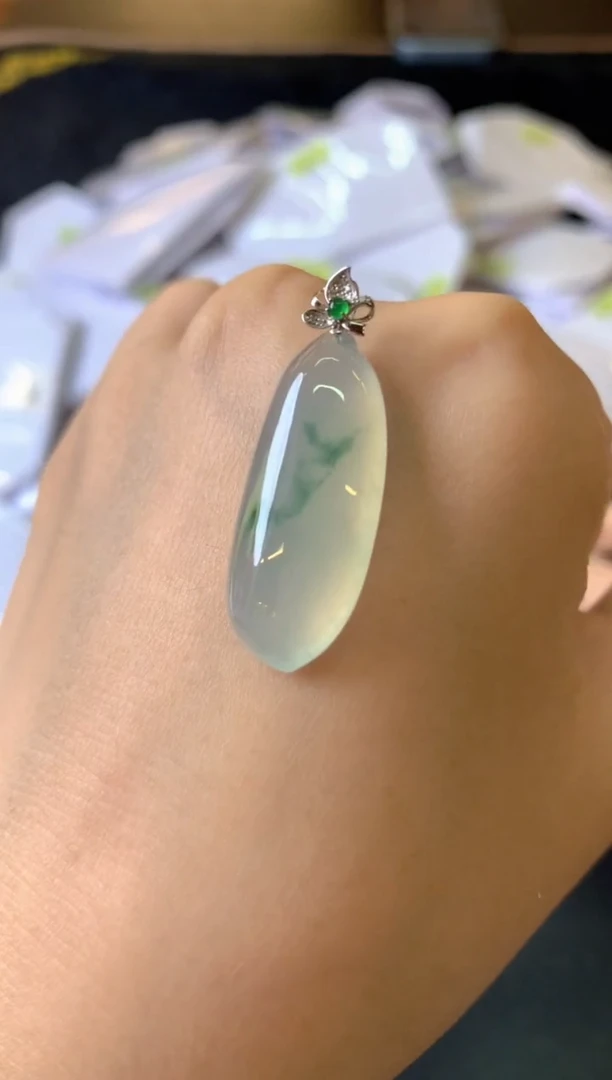 翡翠18K金镶嵌颈饰成品吊坠