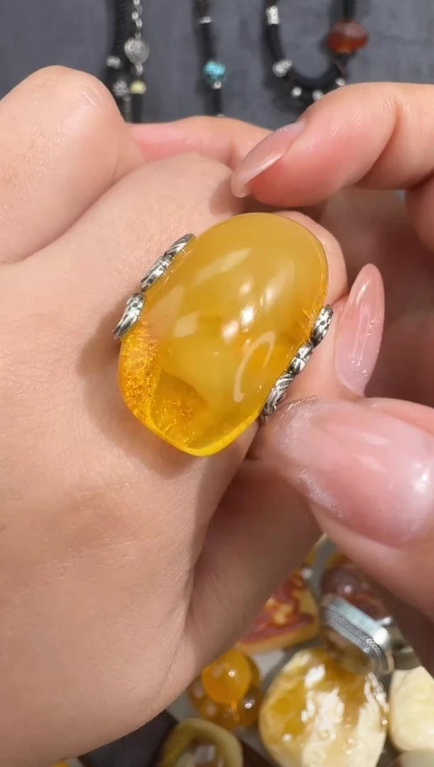 未镶嵌琥珀裸石琥珀