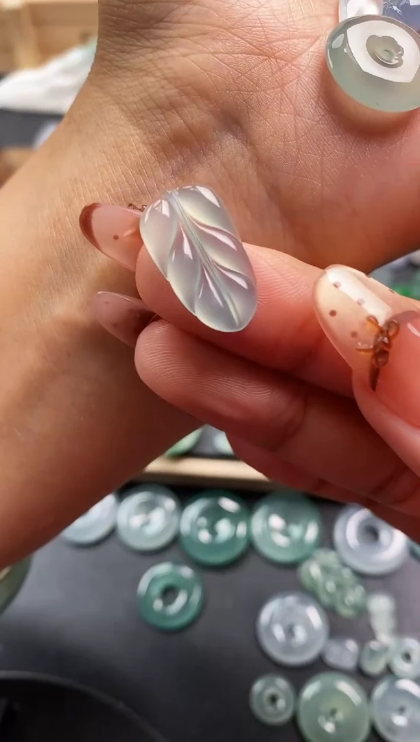 裸石翡翠福利品  叶子 299