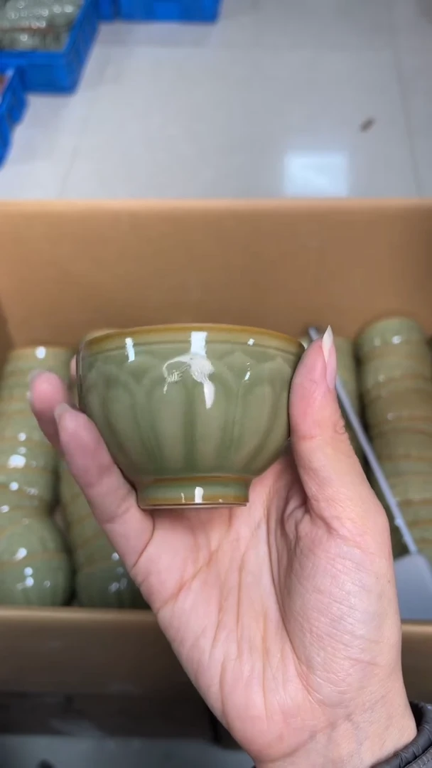 陶瓷橄榄绿莲瓣禅定杯 （一个）