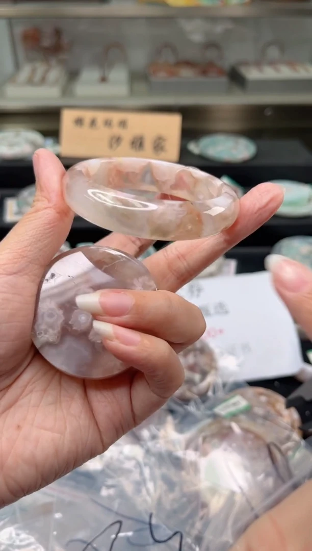 未镶嵌手镯石英质玉蜘**️圈口（赠品镯心）