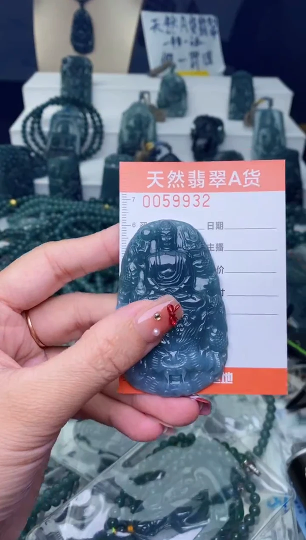 翡翠未镶嵌颈饰