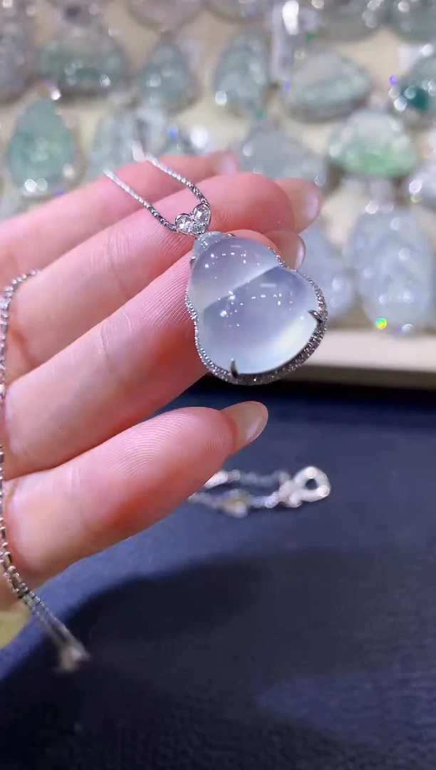 吊坠(不含链)18K金镶嵌翡翠A10 多样性发货一件