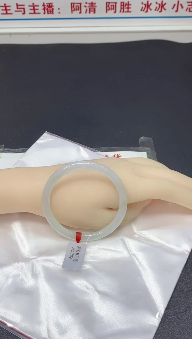 翡翠手镯未镶嵌手镯