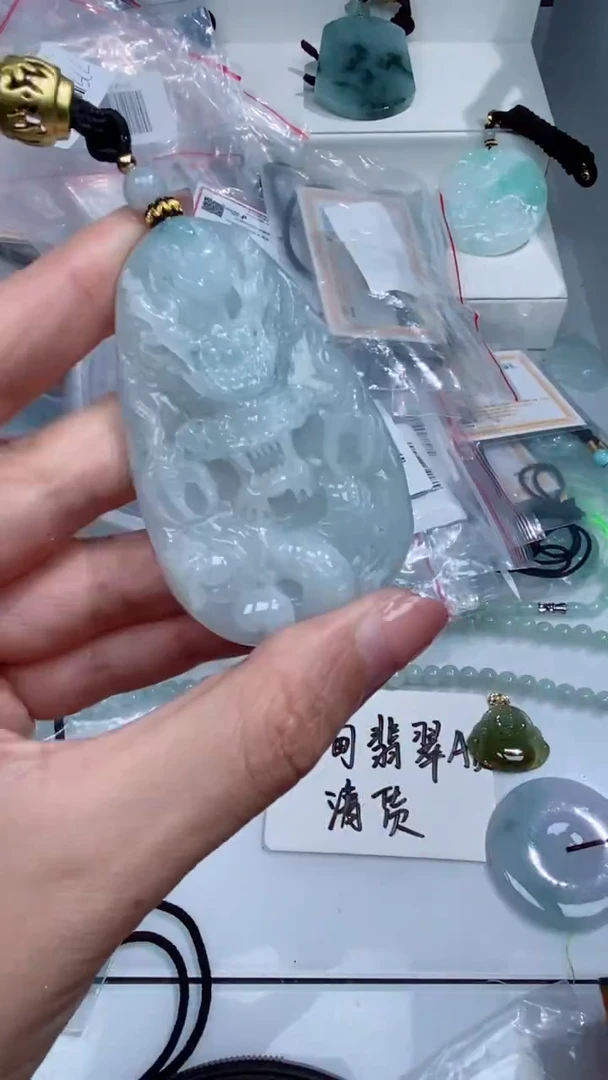 颈饰未镶嵌翡翠吊坠