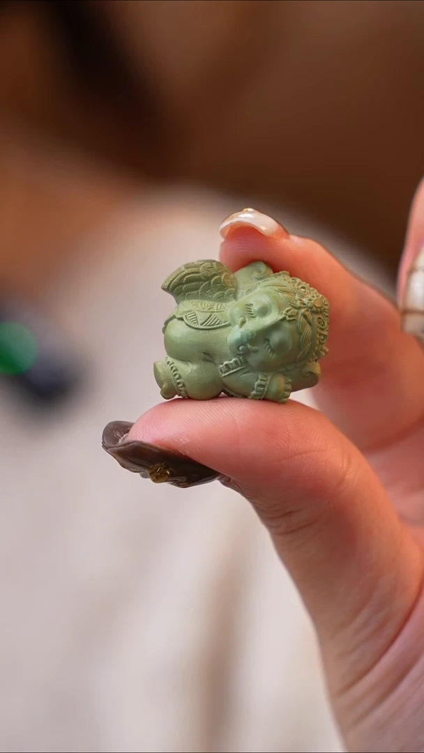 未镶嵌绿松石雕刻件趴趴象