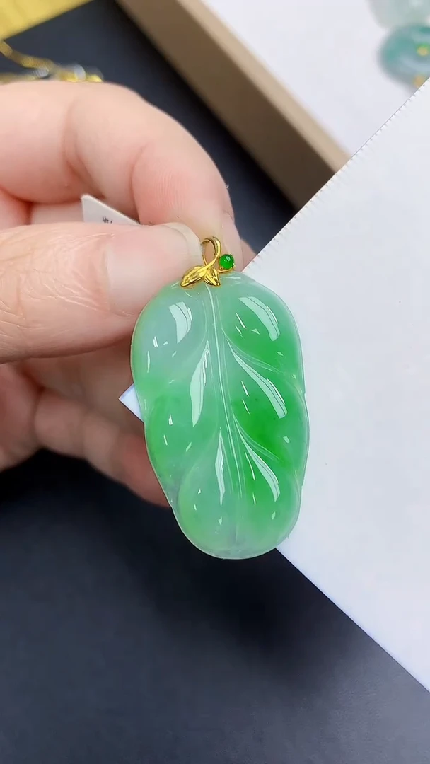 颈饰18K金镶嵌翡翠天然缅甸A货百元以上9元证书费自理
