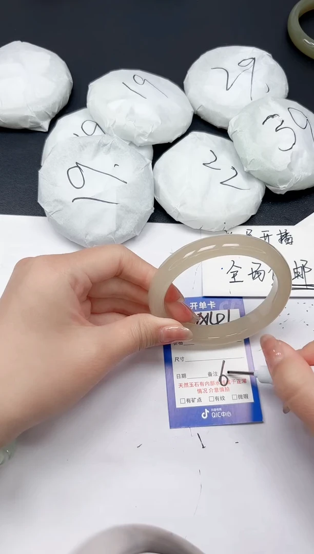 未镶嵌手镯石英质玉A141/6364