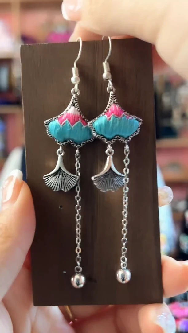 织绣民族风老绣饰品316