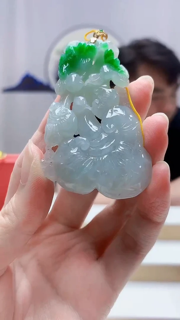 18K金镶嵌定制翡翠5060zm-毛货挂件102
