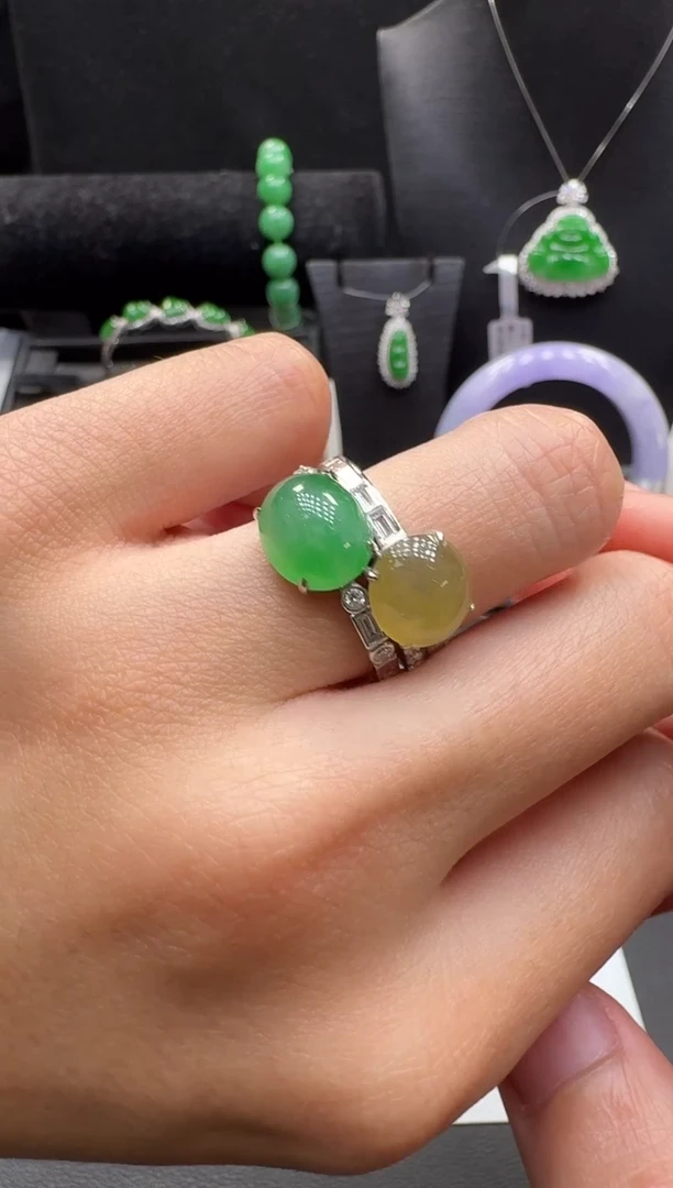 18K金镶嵌戒指翡翠翡翠戒指