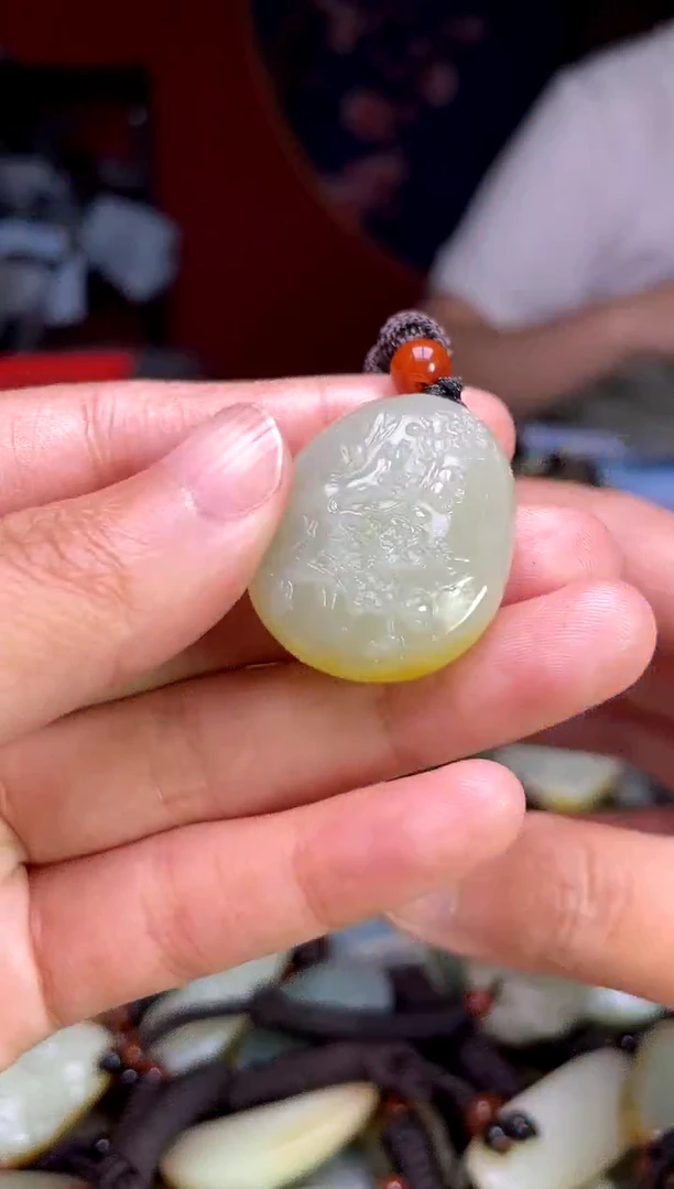 和田玉未镶嵌颈饰1