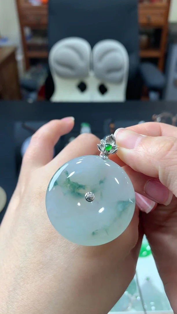 【闪购商品】翡翠吊坠(不含链)18K金镶嵌挂件