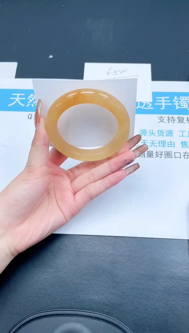 【闪购商品】石英质玉手镯未镶嵌432*-