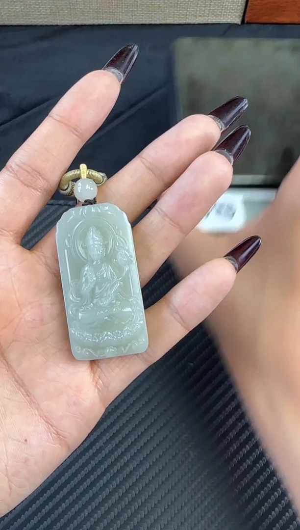 和田玉未镶嵌吊坠(赠链)且末近矿微色差观音吊坠