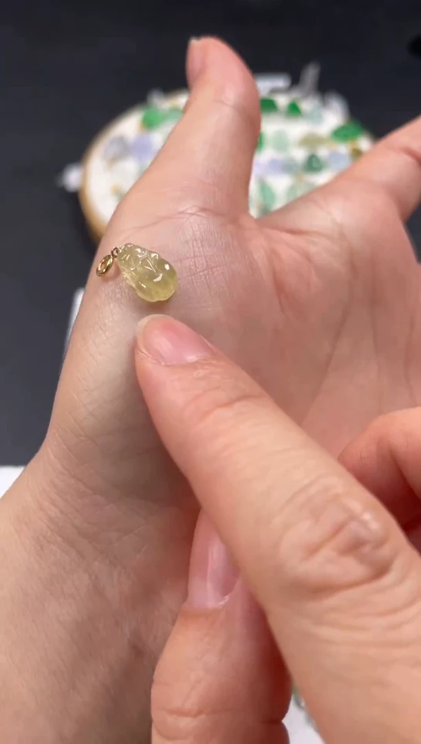 吊坠(不含链)18K金镶嵌翡翠一个JK688