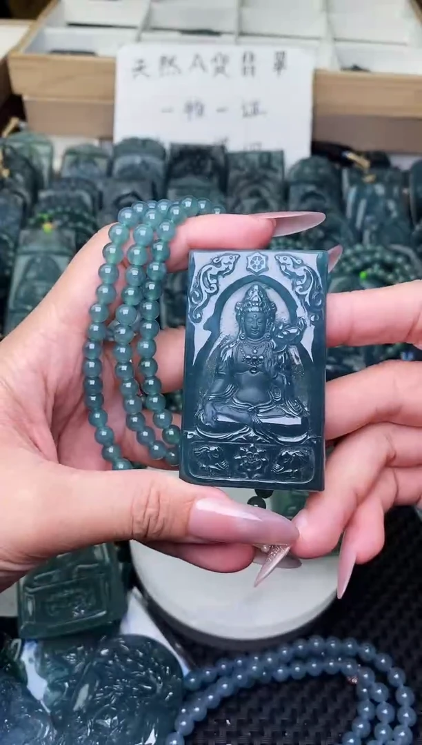 颈饰未镶嵌翡翠