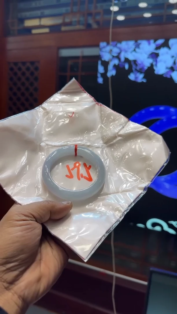 未镶嵌手镯翡翠手镯