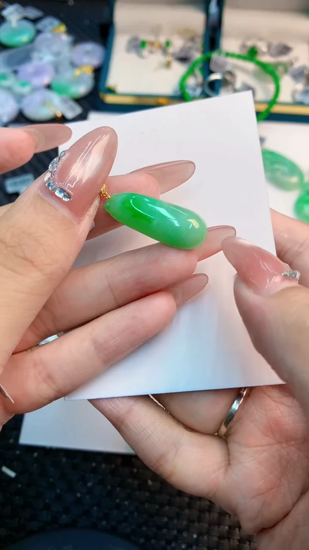 翡翠18K金镶嵌吊坠(不含链)1