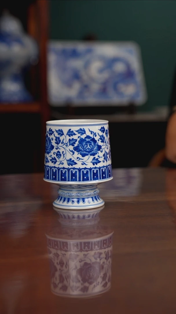 柴窑青花缠枝牡丹