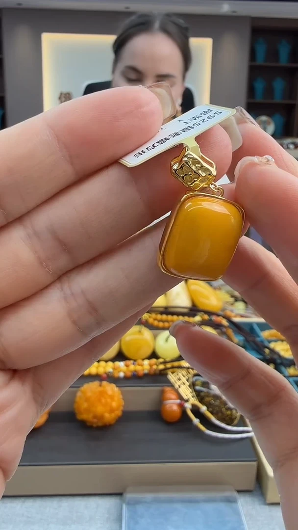 琥珀颈饰未镶嵌212秒拍号