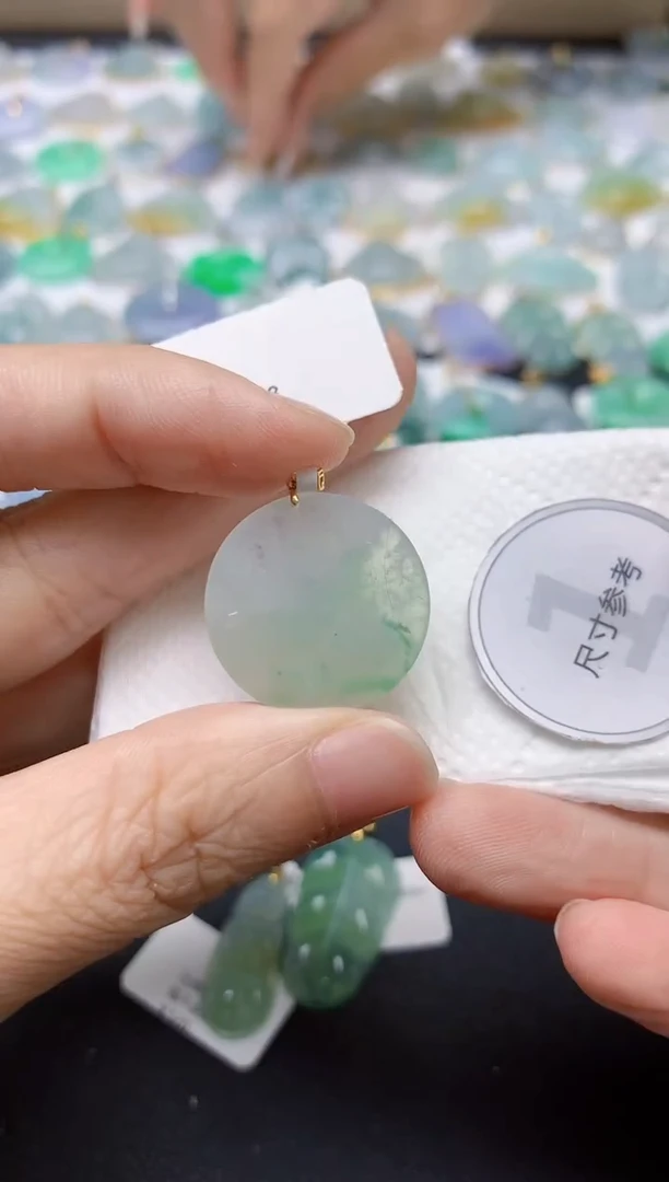 翡翠18K金镶嵌颈饰天然缅甸A货翡翠