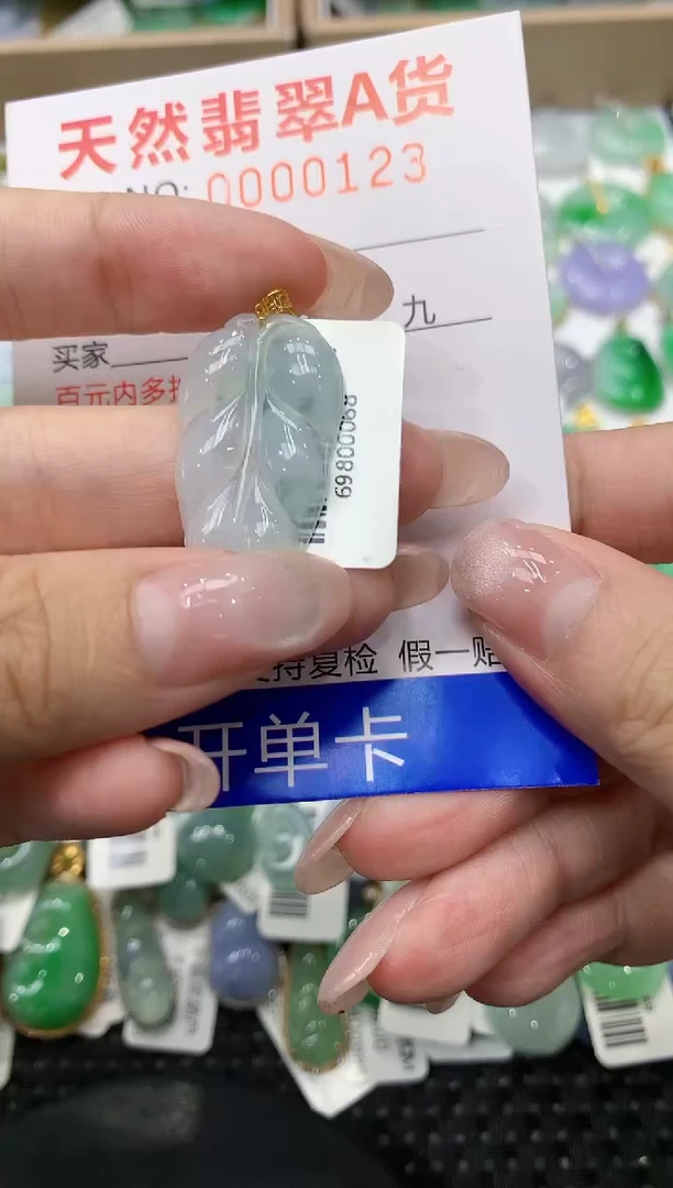 翡翠18K金镶嵌颈饰111111111