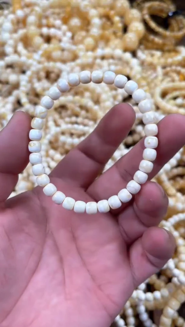 裸石琥珀未镶嵌L32   6左右老型