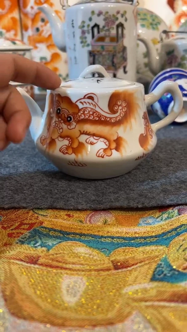 摆件瓷摆件瓷摆件狮子胡把一体水壶墩墩行